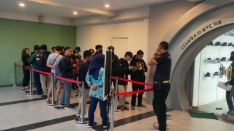 Antrean Mulai Terlihat di Tempat Penukaran Tiket Persebaya vs Arema FC