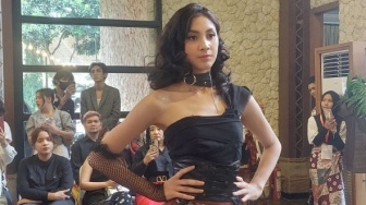 Promosikan Tenun Garut, Akademi Fashion Pertama di Indonesia Sukses Bawa Karya ke New York