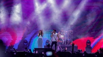 Grup Band Peterpan saat tampil menghibur penonton di konser Pestapora 2023 di Jiexpo Kemayoran, Jakarta, Jumat (22/9/2023). [Suara.com/Alfian Winanto]