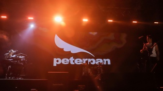 Grup Band Peterpan saat tampil menghibur penonton di konser Pestapora 2023 di Jiexpo Kemayoran, Jakarta, Jumat (22/9/2023). [Suara.com/Alfian Winanto]