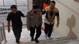 Viral Video Polisi Injak Kepala Warga, Kapolres Lampung Tengah Meminta Maaf