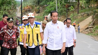 Jokowi Cek Progres Pembangunan Jalan Daerah Di Sekitar IKN, Ditarget Selesai Akhir Tahun