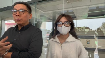 Fuji Datangi Polres Jakarta Barat, Kacamata yang Dipakai Bikin Salfok dengan Harga Fantastis