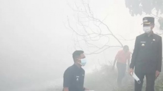 Gunungan Sampah TPA Sukawinatan Palembang Kembali Terbakar, Warga Dikepung Asap