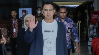 Syahnaz Sadiqah Umrah Usai Skandal Selingkuh Mereda, Raffi Ahmad Mohon Doa