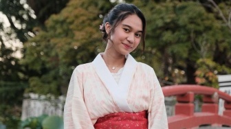 Begini 5 Potret Azizah Salsha Bergaya Kenakan Kimono di Jepang, Sampai Dipuji Pratama Arhan: Prettiest