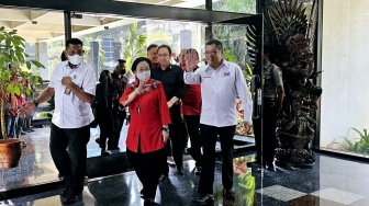Didampingi Prananda, Begini Gaya Megawati Hadiri Rapat Rutin Parpol Pengusung dan TPN Ganjar