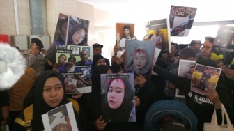 Geruduk Bareskrim, Keluarga Korban Tragedi Kanjuruhan Tuntut Keadilan: Sudah Setahun Kami Bersabar!