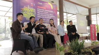 CEO dan Pemimpin Redaksi Suara.com Suwarjono (kedua dari kiri) di acara Pasar Lokal Suara UMKM di The Westlake Resto and Resort, Sleman, DI Yogyakarta, Rabu (27/9/2023). [Suara.com/ Adit Rianto]