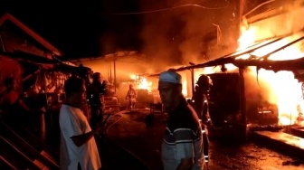 Kebakaran di Pasar Leuwiliang, Damkar Kewalahan Padamkan Kobaran Api