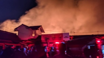 Pasar Slogohimo Terbakar, Sejumlah Kios Ludes Dilahap Si Jago Merah