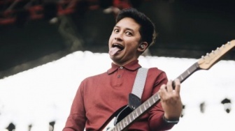 Profil Ezra Mandira, Putra Almarhumah Dina Mariana yang Pernah Jadi Gitaris HiVi!