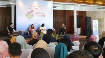 Para narasumber memap[arkan materi pada acara Pasar Lokal Suara UMKM di Bumi Sangkuriang dan Corcordia Hotel, Cimbuleuit, Bandung, Jawa Barat, pada Kamis (21/9/2023).  (Suara.com/Adit Rianto)