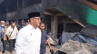 Tinjau Lokasi Kebakaran Pasar Leuwiliang Bogor, Bupati Iwan Setiawan Minta Relokasi Secepatnya