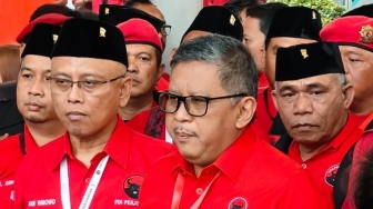 Canda Hasto PDIP Dengar Gibran Ditawari Cawapres Prabowo: Mbak Puan Juga Ikut Melirik