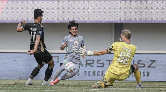 Hasil Dewa United vs Persebaya di BRI Liga 1: Diwarnai Cedera Horor, Bajul Ijo Curi Poin di Indomilk Arena