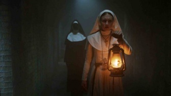 Ulasan Film The Nun 2, Mengulik Kembalinya Teror Valak yang Mendebarkan