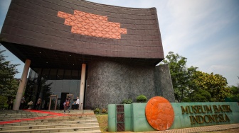 Museum Batik Indonesia di Taman Mini Indonesia Indah, Jakarta, Senin (2/10/2023). [Suara.com/Alfian Winanto]