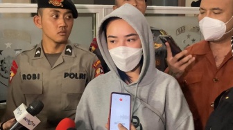 Selesai Diperiksa Terkait Judi Online, Amanda Manopo Ngaku Lebih Banyak Ngobrol dengan Penyidik