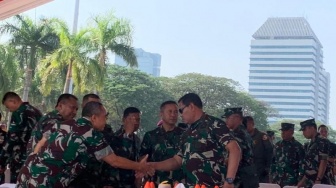 Pantau Persiapan Prajurit saat Gladi Bersih HUT TNI ke-78 di Monas, Panglima Yudo Didampingi Petinggi 3 Matra