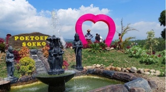 Intip Keasrian Rainbow Garden Poetoek Soeko, Taman Bunga Indah Penuh Warna