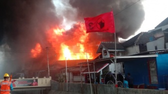 TERUNGKAP! Ini Pemilik Gudang Rongsok yang Terbakar di Pasar Kliwon Solo