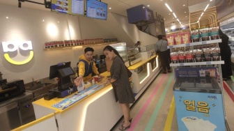 Toko Serba Ada Khas Korea Dibuka, Jajal Pengalaman Belanja Sambil Menikmati Serba-serbi K-Food di Sini