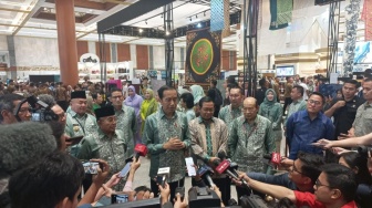 Momen Jokowi Pakai Batik Hijau Wage Seragaman Bareng Menteri di INACRAFT 2023 jadi Sorotan, Ternyata Ini Maknanya