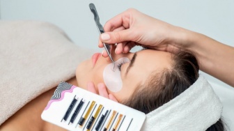 5 Perawatan yang Perlu Dilakukan usai Eyelash Extension, Dijamin Awet!