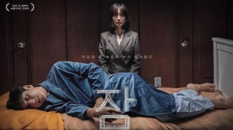 Review Film Sleep, Ketika Trauma Gangguan Tidur Menghantui Pengantin Baru