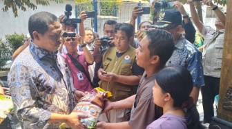Kunjungi Korban Kebakran di Solo, PJ Gubernur Jateng Siapkan Bantuan Perbaikan Rumah