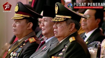 Tersorot Kamera, SBY Duduk Bersebelahan dengan Prabowo Subianto di Perayaan HUT ke-78 TNI