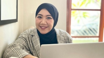 Lagi Viral di TikTok jadi Tempat Curhat Segala Masalah, Siapakah Nadia Omara?