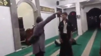 Lihat Remaja Main Rebana di Masjid, Pria di Surabaya Ngamuk-ngamuk Hingga Lakukan Hal Ini