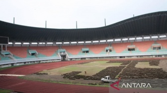 Lapangan Sering Banjir, Stadion Pakansari Rampungkan Pergantian Rumput Rp1,9 Miliar