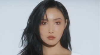 Hwasa MAMAMOO Resmi Tak Bersalah atas Penampilan Seksi di Panggung