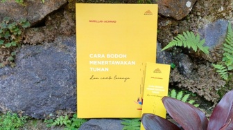 Kebaikan Dibalas Keburukan dalam Buku 'Cara Bodoh Menertawakan Tuhan'