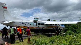 Pesawat Asian One Kecelakaan Di Bandara Kenyam Papua