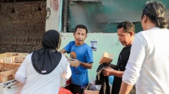 Operasi Makanan Sehat, Komunitas Warteg Bawa Kebahagiaan Buat UMKM di Surabaya