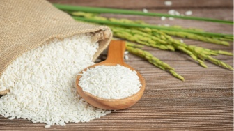 7 Cara Membedakan Beras Asli dan Plastik, Beras Sintetis Viral di Medan, Jangan Sampai Keliru!