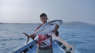 Seru-seruan di Tanjung Lesung Bukan Cuma Main di Pantai, Bisa Mancing di Laut Juga Loh!