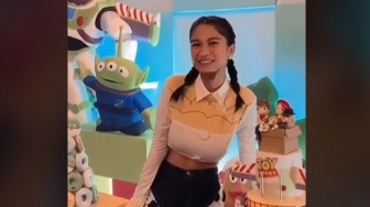 Tato Misterius di Pinggang Azizah Salsha Istri Pratama Arhan Mengandung Pesan Rahasia