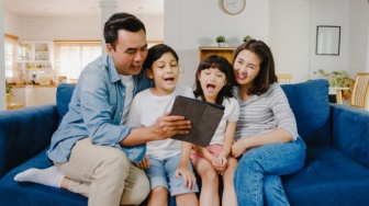 Dear Parents, Ketahui 5 Risiko Tersembunyi Penggunaan Aplikasi AI pada Anak