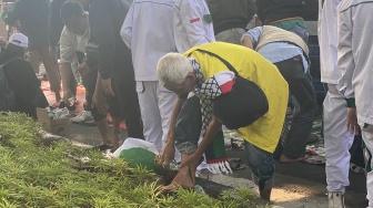 Detik-detik Massa Aksi Solidaritas Palestina Dorong-dorongan dengan Polisi, Nyaris Ricuh!