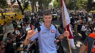 Jelang MotoGP Mandalika, Viral Video Pebalap Filip Salac Beli Bensin Eceran hingga Nyanyi Lagu Denny Caknan