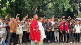 Prabowo Rangkul Kaesang, Tertawa Bareng usai Dengar Marching Band di Kertanegara