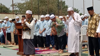 Ribuan Santri Ponpes Al Mukmin Ngruki Sukoharjo Ikut Salat Meminta Hujan, Ini Pesan Ustaz Abu Bakar Baasyir