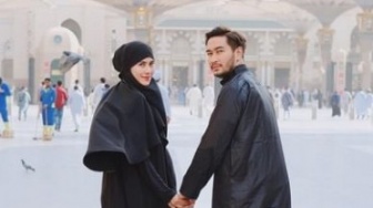 Umrah Bareng Syahnaz Sadiqah, Jeje Govinda Berharap Rumah Tangganya Langgeng