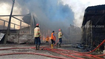 Kebakaran di Pasuruan, Gudang Penyimpanan Limbah Pabrik Hangus