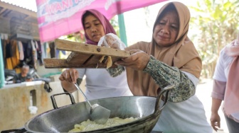 Tingkatkan Keterampilan, Para Istri-istri Nelayan Diberi Pelatihan Mengolah Keripik Pisang